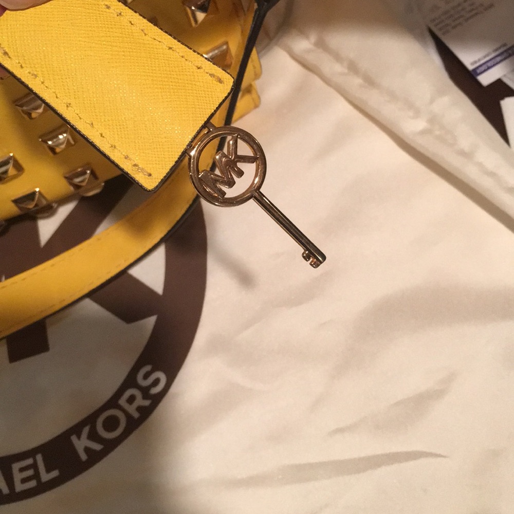 Michael Kors Leather Bag - Picture 2 of 5